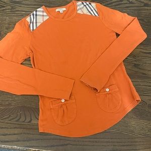 Burberry vintage top!Orange color with Burberry signature print on the shoulders